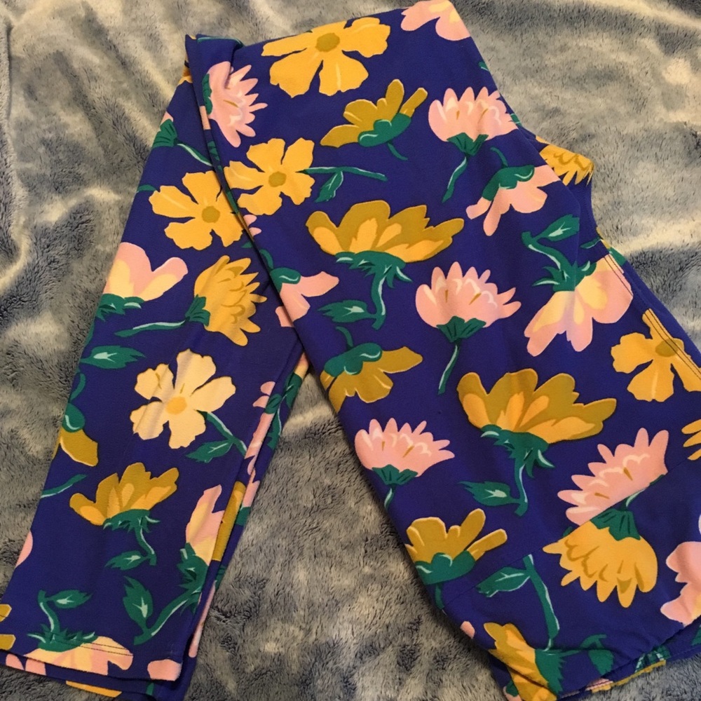 Tall and Curvy LuLaRoe Leggings